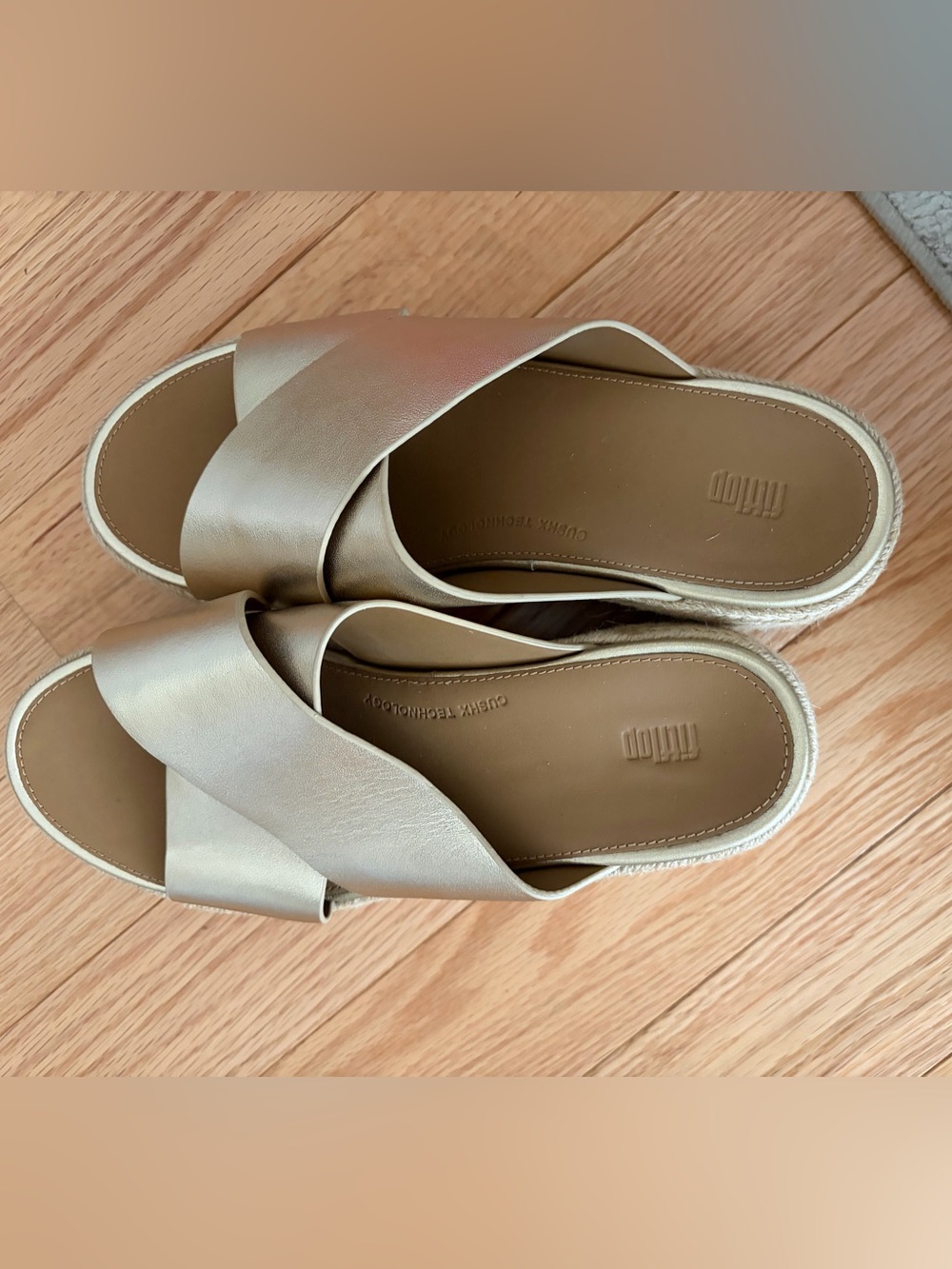 Fitflop platfforms sandals in Platino size 8.5 worn once
